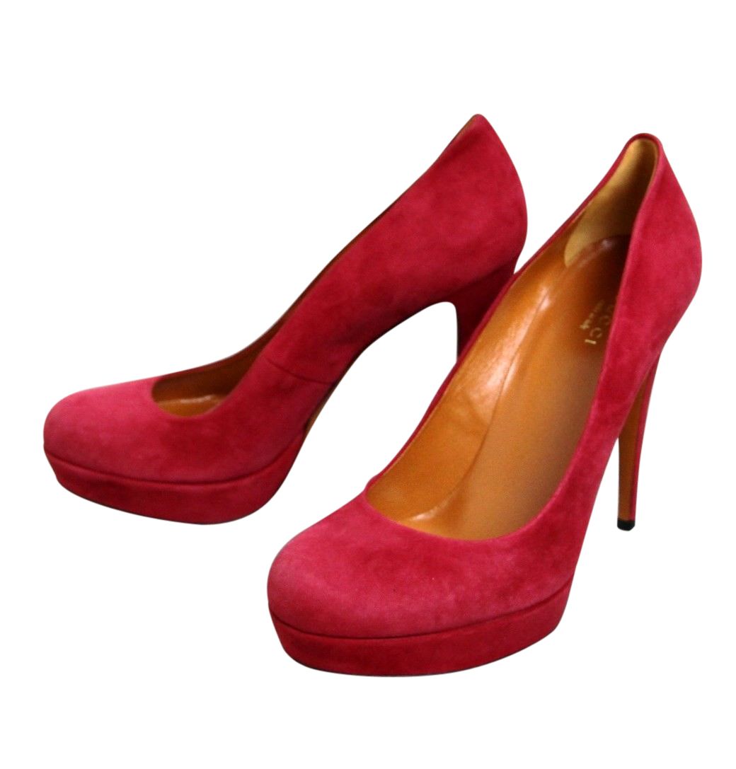 Women&#39;s Raspberry Suede Platform Pump Shoes